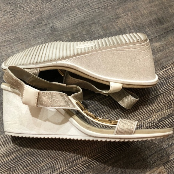 Anne Klein Heels - Picture 2 of 3